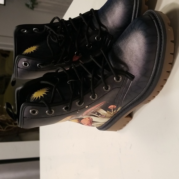 NWT BEAUTIFUL BOOTS - Picture 9 of 9